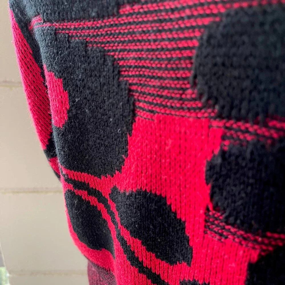 Vintage 80s Black and Red Mod Look Floral Sweater Dolman Short Sleeves Size M L - Picture 6 of 10